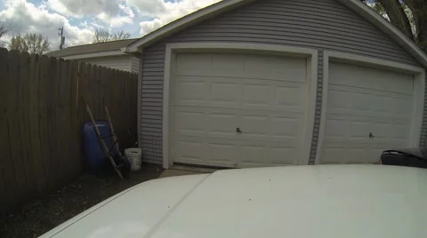 POV Backing out of driveway Vidéo 40340754