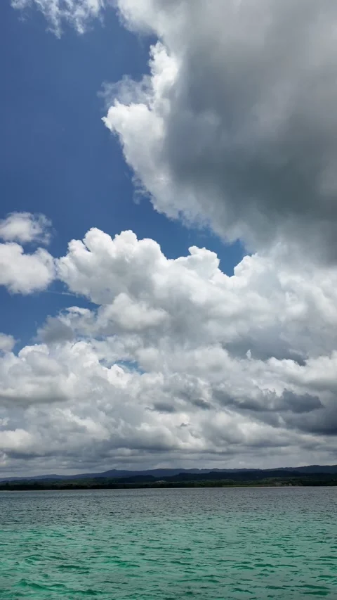 POV Boat Bow Sailing on Turquoise Tropical Sea Towards Island Under Blue Sky Vidéo 336041253