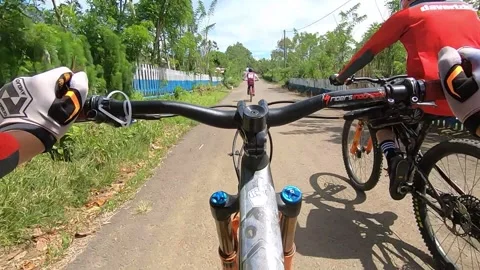 POV Cam high speed extreme off road downhill mountain biking Video stock 246524960