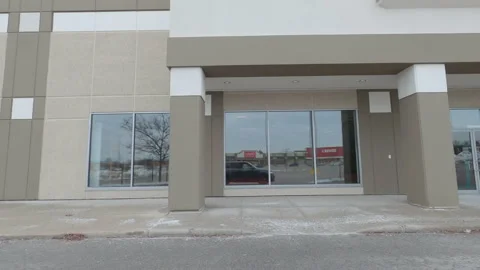 POV Closed retail stores during COVID 19 coronavirus pandemic lockdown Vídeo Stock 146448411
