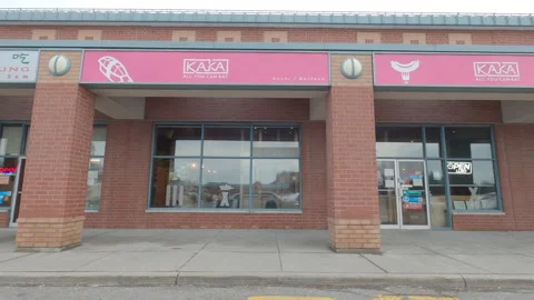 POV Closed retail stores during COVID 19 coronavirus pandemic lockdown Vidéo 146455039