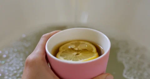 POV drinking hot tea in bath enjoying leisure time Stock-Footage 120339506