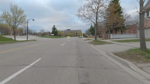 POV driving city streets empty and shopping mall in COVID 19 pandemic lockdown Vidéo 153066259