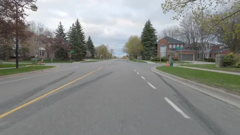 POV driving city streets empty and shopping mall in COVID 19 pandemic lockdown Vídeos de archivo 153068957