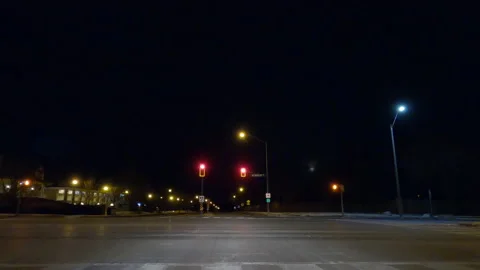 POV driving on dark empty city streets during COVID virus pandemic lock down Stockbeeldmateriaal 147920098