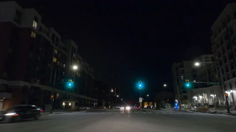 POV driving on dark empty city streets during COVID virus pandemic lock down Vídeo Stock 147925924