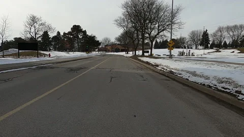 POV driving in empty college and university town in COVID 19 pandemic 库存影片 147372644