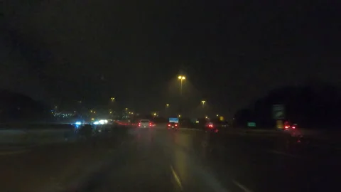 POV driving in heavy rain on dark wet city streets at night. Vidéo 146709643