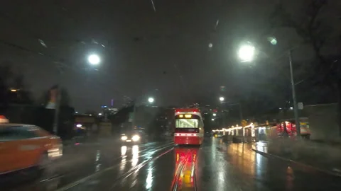 POV driving in heavy rain on dark wet city streets in poor visibility at night. Vidéo 146750503