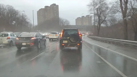 POV driving in heavy rush hour highway traffic in the rain Vídeo Stock 150403782
