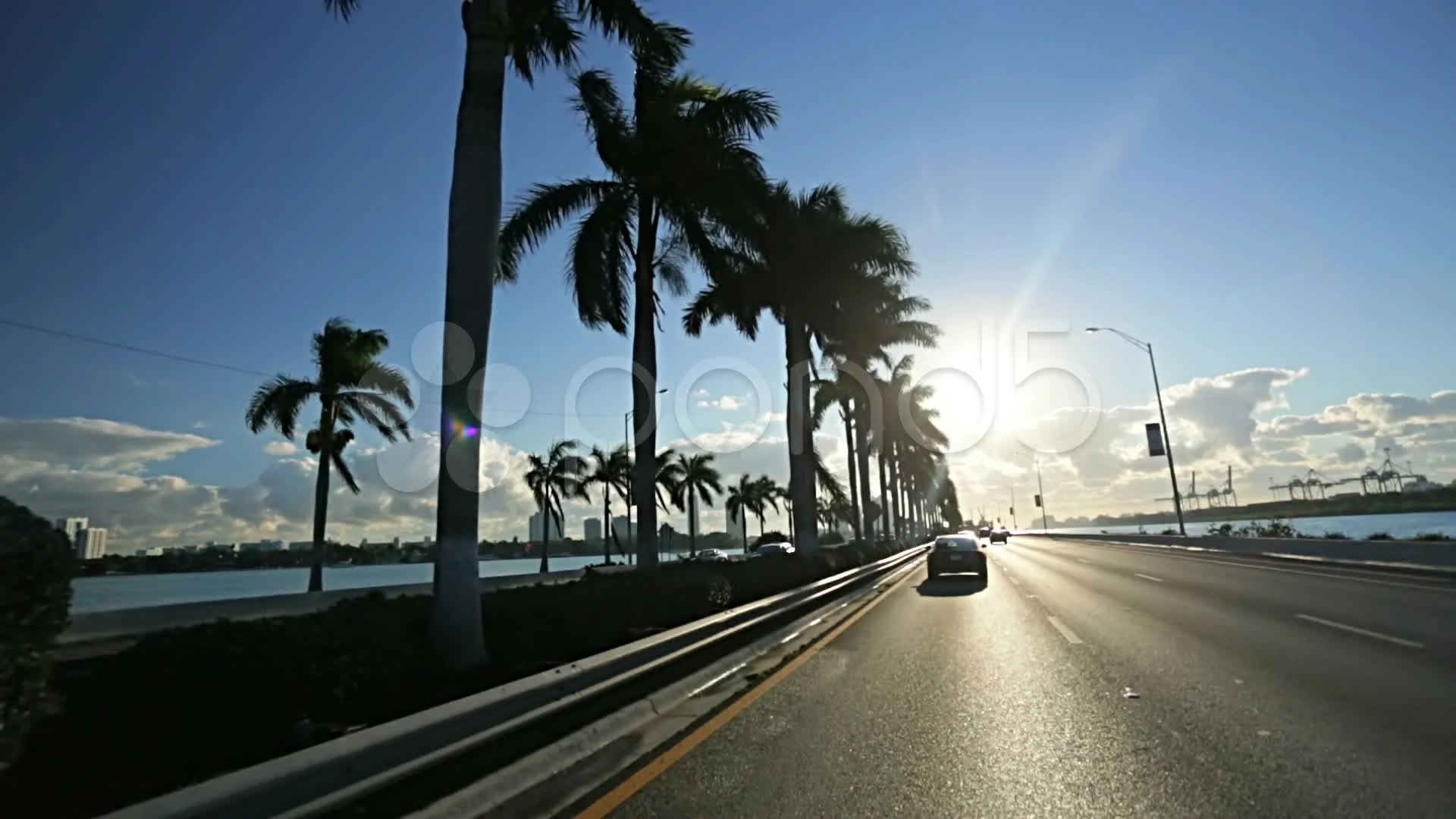Poupa 51% em Miami Sunset Drive no Steam