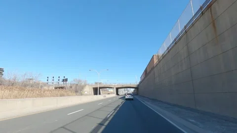 POV driving on near empty Toronto highway in rush hour during COVID lockdown 库存影片 150006802