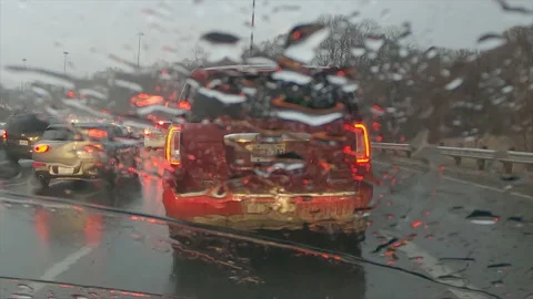 POV driving plate in heavy rush hour highway traffic in the rain 스톡 동영상 150405942