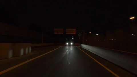 POV driving plate reverse rear view show on a very dark night on the streets Stock-Footage 153319004