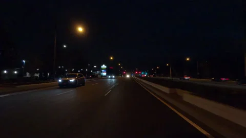 POV driving plate reverse rear view show on a very dark night on the streets 库存影片 153334710