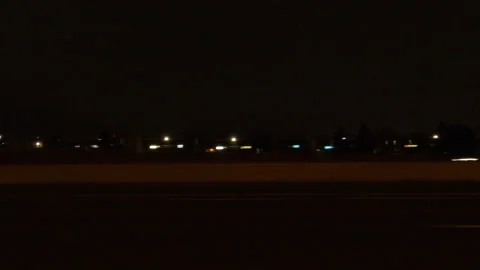 POV driving plate side view on dark city streets at night Vídeos de archivo 149727535