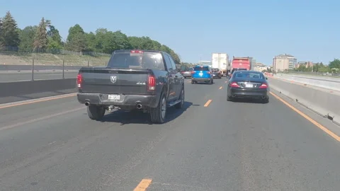 POV driving plate slow rish hour traffic on highway Vidéo 155530127