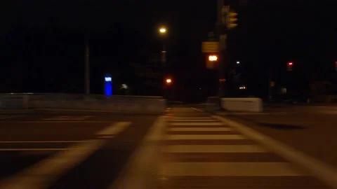 POV driving side view on dark city streets at night Vidéo 149471353