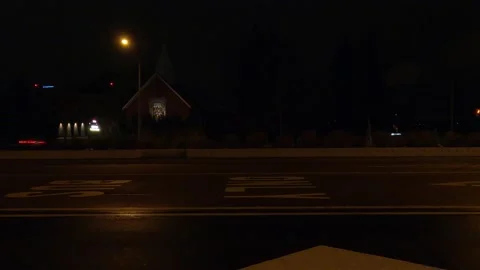 POV driving side view on dark city streets at night Vidéo 149471512