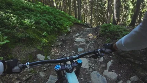 POV extreme downhill mountain biking in Saalbach-Hinterglemm, Austria Video stock 220491453