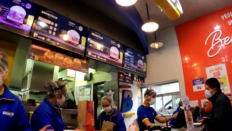 POV first person view picking up a hamburger order at a Bembos restaurant with a 库存影片 160518986