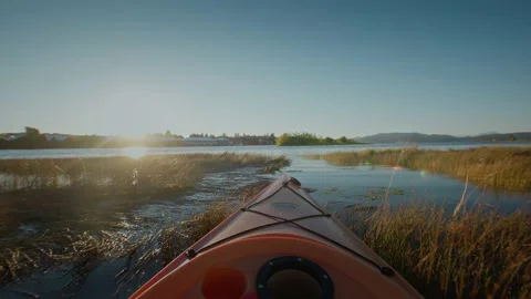 Pov of front of kayak moving through water, ocean 库存影片 220301902