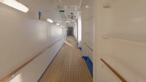 POV Handheld-Walking the empty deck of a cruise ship Vídeo Stock 107695391