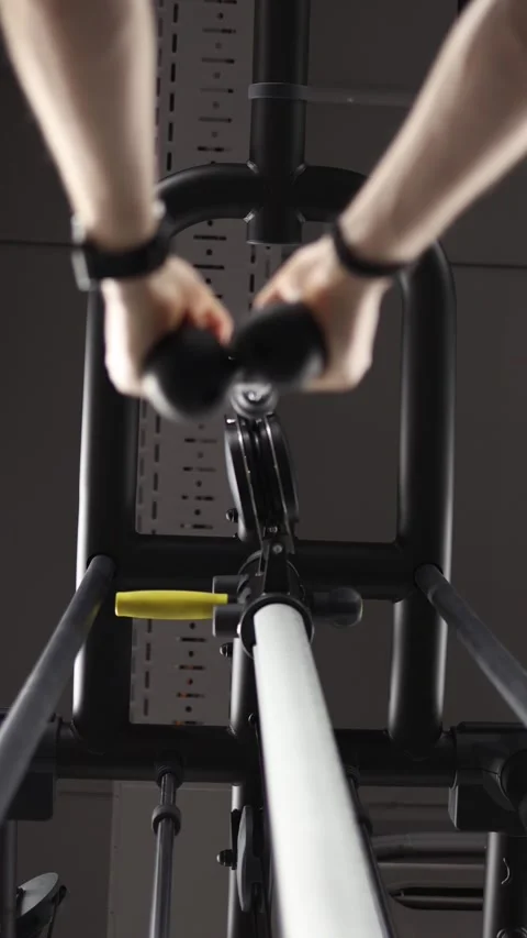 POV lat pulldown workout in gym Видео 337346366