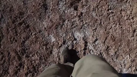 POV man walking Vídeos de archivo 77045835