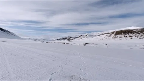 POV Moving Forward Across Snowy Valley in Inland Svalbard 動画素材 339277338