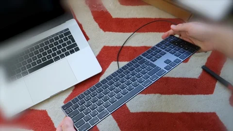 POV new Magic Keyboard with Numeric Keypad Space Gray unboxing 動画素材 89011065