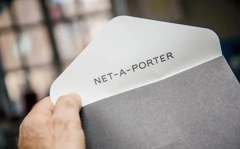 POV open Net A Porter envelope Foto stock