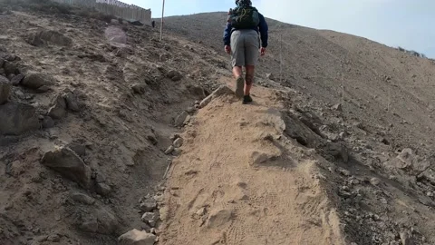 POV point of view going up the Atrapaniebla trekking in la molina, lima, Peru 库存影片 142674122