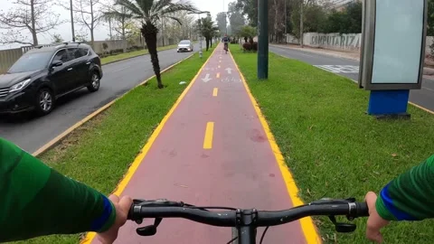 POV point of view riding a bicycle along Raul Ferrero bikeway, La Molina, Lima,  Stockbeeldmateriaal 142673983