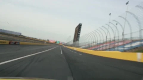 POV Shaky Handheld Driver Fast Track Speedway Vídeo Stock 134717055