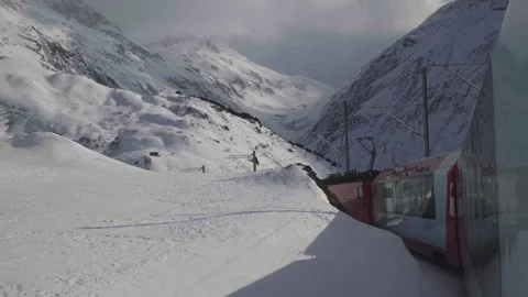 POV shot of a tram heading through the beautiful snowy Swiss Alps towards St Stockbeeldmateriaal 302989686