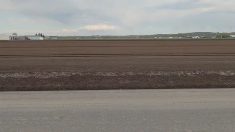 POV side view rich soil and farmland in the Holland marsh of Ontario Vídeos de archivo 154331449
