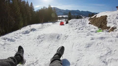 POV sledding down the hill in slow motion in winter day, Zakopane. Vidéo 152451776
