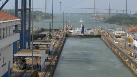 POV-Time Lapse-Moving forward as ship ahead leaves last lock on cana 스톡 동영상 109126507