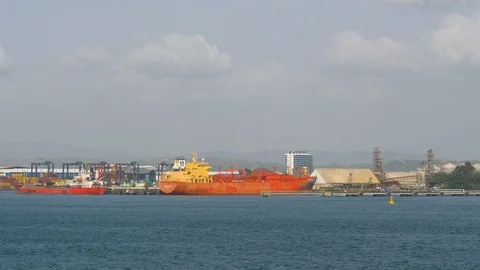 POV-Time Lapse-From ship passing LPG tanker Gantry container cranes Video stock 109130287
