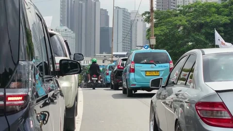 POV of Traffic jam seen through motorcycle in Jakarta, Indonesia Vídeo Stock 301080890
