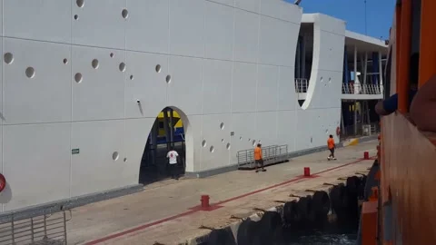 POV-View along side of ferry pulling away from dock at San Miguel de Cozumel Stock Footage 157231059