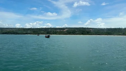 POV View of Tropical Ocean From Moving Ferry in Sihanoukville Vidéo 337082642