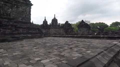 POV Walk, Panoramic View, Buddhist Stupas, Sewu Temple Compound, Java, Indonesia Vidéo 310829098