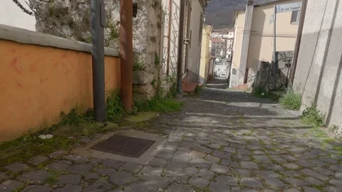 POV Walking Through Narrow Cobblestone Streets of Castelnuovo a Volturno, Italy 库存影片 332240090
