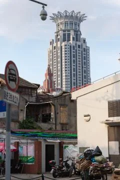 Poverty and wealth in the same district, in Shanghai, China Stock Photos