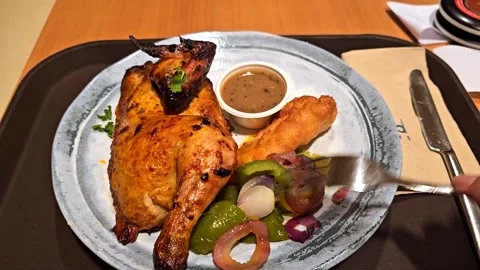 POVroasted chicken 스톡 동영상 331834360