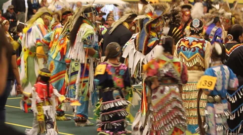 Pow wow grand entry forms a circle Stock Footage 40346204