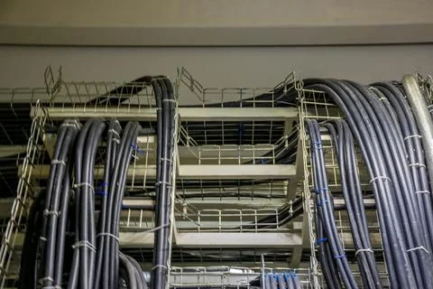 Power cables in the trays. Foto stock