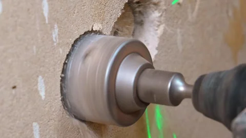 Power drill creating a large hole in drywall Vidéo 329106043